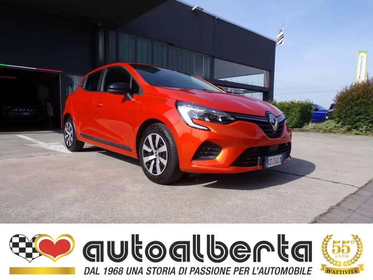 Usata Renault Clio Equilibre 67 CV (49 kW) 2023 Arancio metallizzato Utilitaria