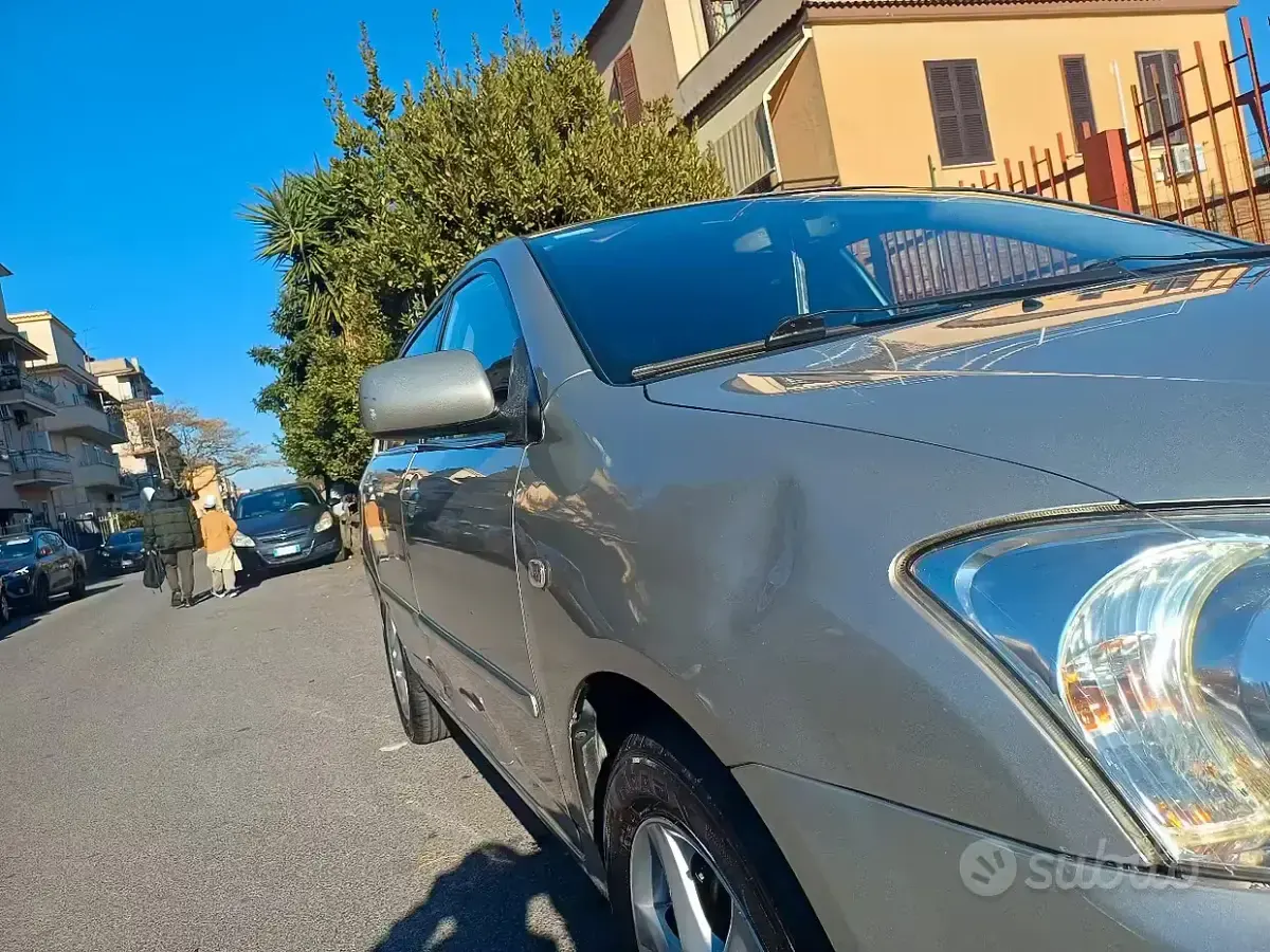 Usata Toyota Corolla 90 CV (66 kW) 2005 Grigio Berlina