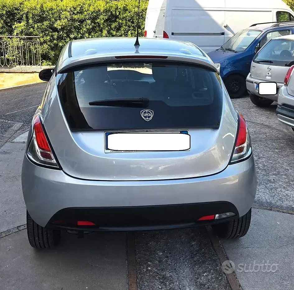 Usata Lancia Ypsilon 69 CV (50 kW) 2013 Grigio Utilitaria