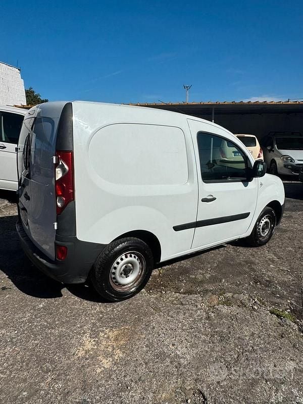 Usata Renault Kangoo Dynamique 90 CV (66 kW) 2009 Bianco Monovolume