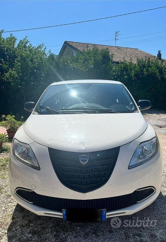 Usata Lancia Ypsilon 69 CV (50 kW) 2016 Bianco Utilitaria
