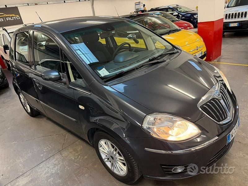 Usata Lancia Musa 95 CV (69 kW) 2009 Grigio Monovolume