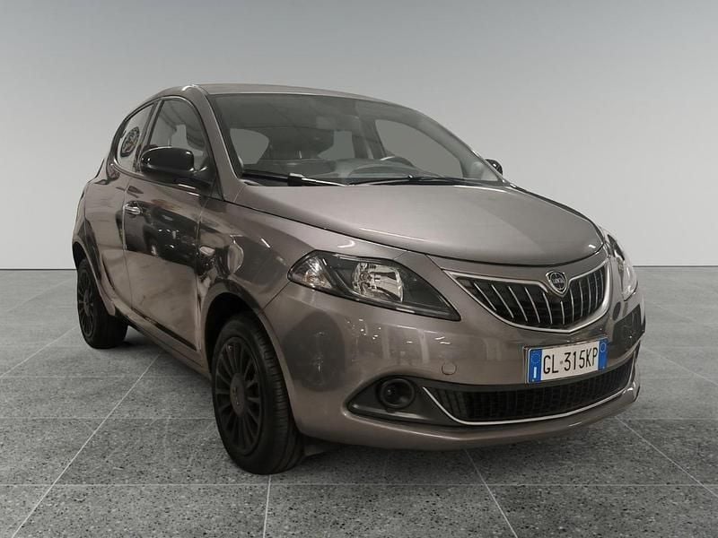 Grigio Usata 2022 Lancia Ypsilon Silver Due volumi | 11.790 € (Buon prezzo) - Immagine 1/3