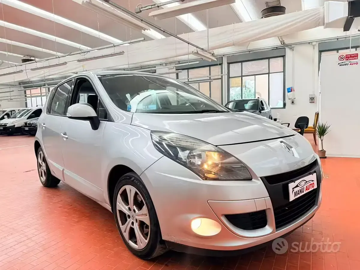 Usata Renault Scénic III Dynamique 110 CV (80 kW) 2011 Grigio Monovolume