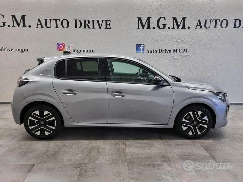 Nuova Peugeot 208 Allure 100 CV (73 kW) 2025 Grigio Utilitaria
