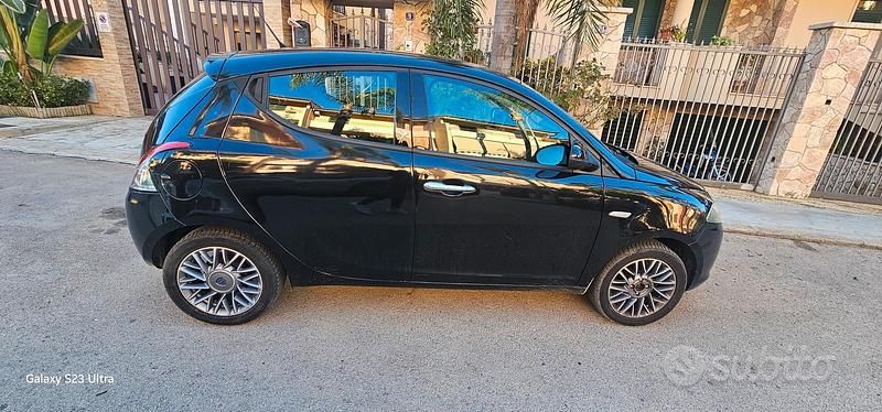 Usata Lancia Ypsilon 60 CV (44 kW) 2011 Nero Utilitaria