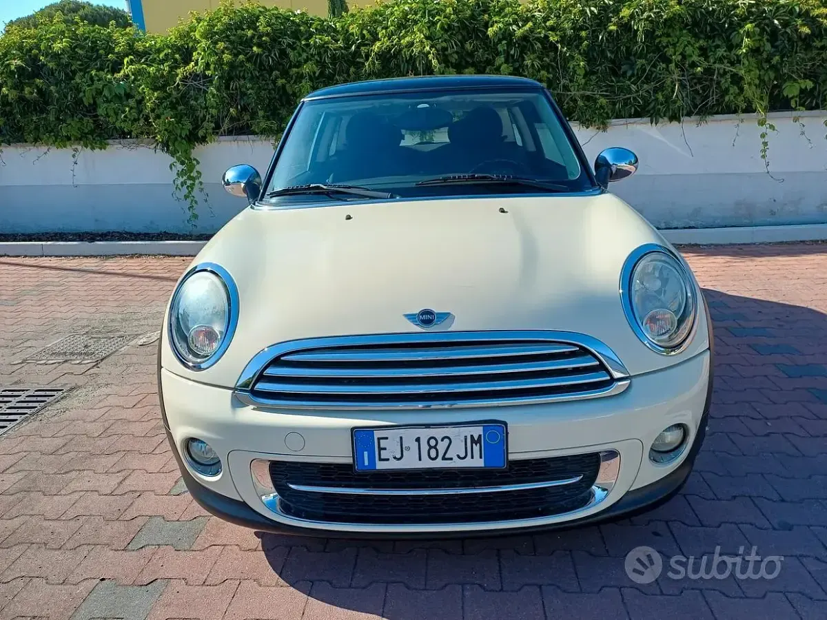 Usata Mini Cooper D 111 CV (81 kW) 2011 Beige Utilitaria