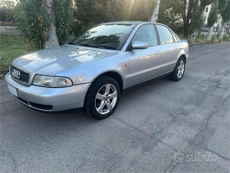 Grigio Usata 1997 Audi A4 Tre volumi | 4500 € - Immagine 1/4