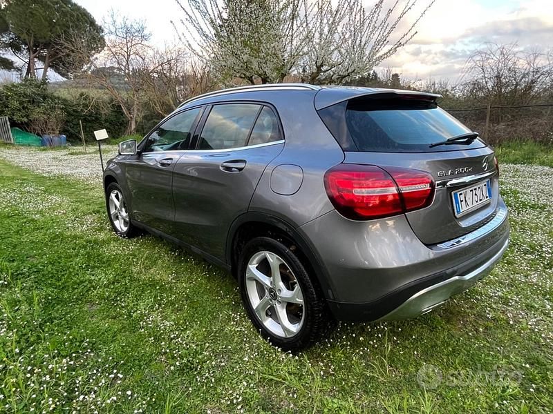 Usata Mercedes 200 136 CV (100 kW) 2017 Grigio SUV