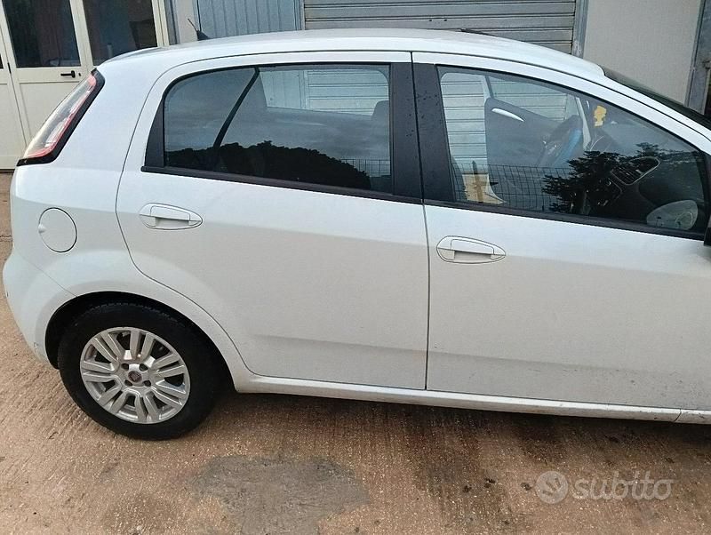 Usata Fiat Punto 95 CV (69 kW) 2012 Bianco Berlina