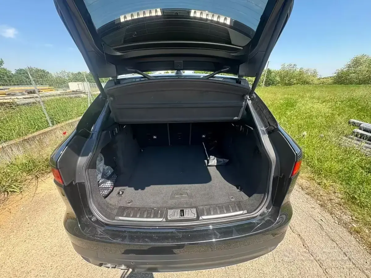 Usata Jaguar F-Pace 180 CV (132 kW) 2019 Nero SUV