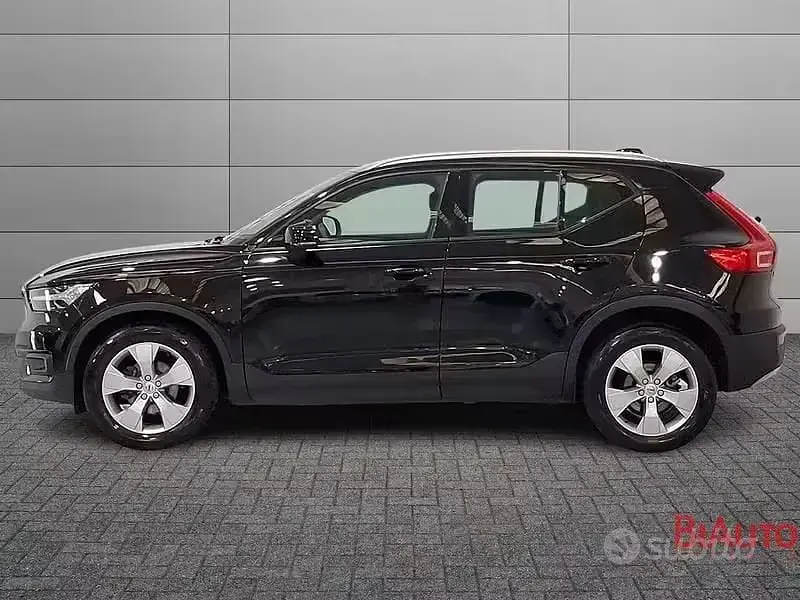 Usata Volvo XC40 Momentum 129 CV (94 kW) 2020 Nero SUV