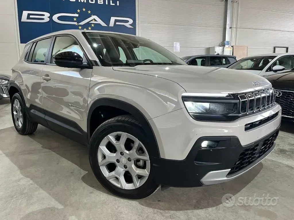 Usado Jeep Avenger Altitude 110 CV (80 kW) 2025 Gris SUV