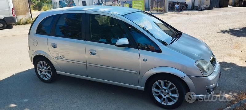 Argento Usata 2007 Opel Meriva Enjoy Monovolume | 2550 € (Buon prezzo) - Immagine 1/4
