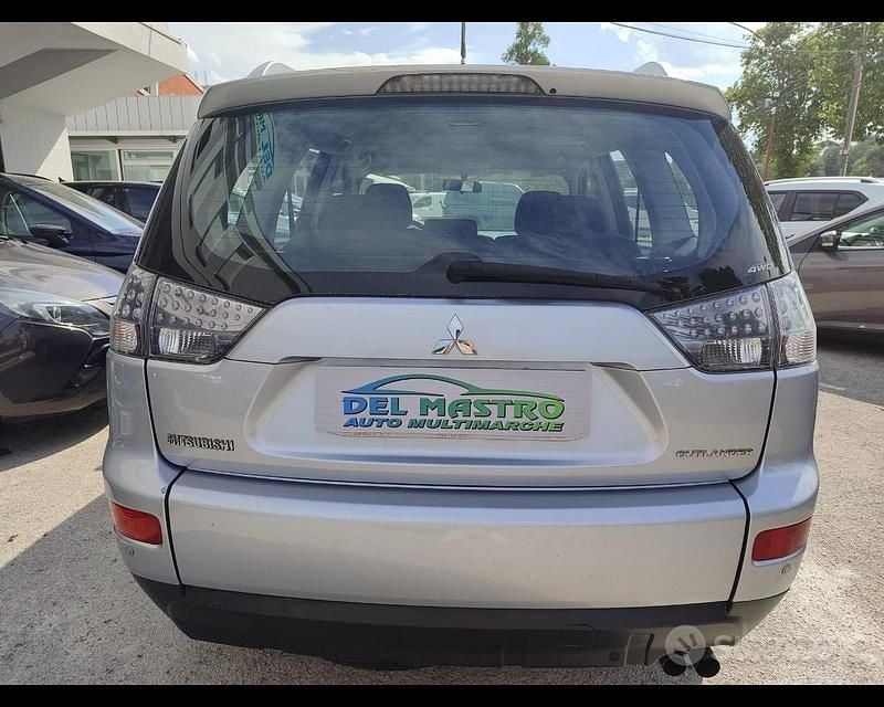 Usata Mitsubishi Outlander Invite 140 CV (102 kW) 2008 Grigio(met.) SUV