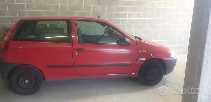 Usata Fiat Punto 82 CV (60 kW) 1999 Rosso Utilitaria