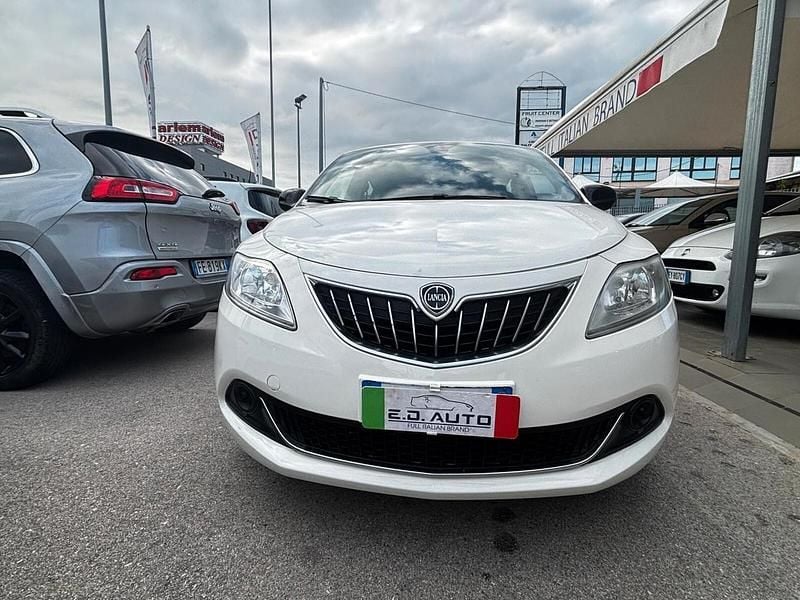 Usata Lancia Ypsilon Silver 69 CV (50 kW) 2022 Bianco Utilitaria