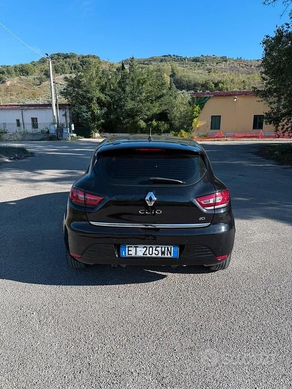 Second-hand Renault Clio IV 75 CP (55 kW) 2013 Negru Hatchback