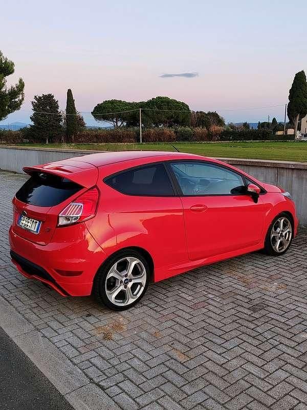 Usata Ford Fiesta ST 182 CV (133 kW) 2016 Berlina