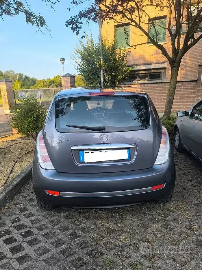 Usata Lancia Ypsilon 69 CV (50 kW) 2011 Grigio Utilitaria