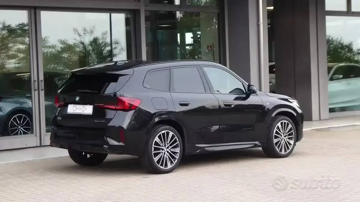 Usata BMW X1 M Sport 204 CV (150 kW) 2023 Saphirschwarz SUV