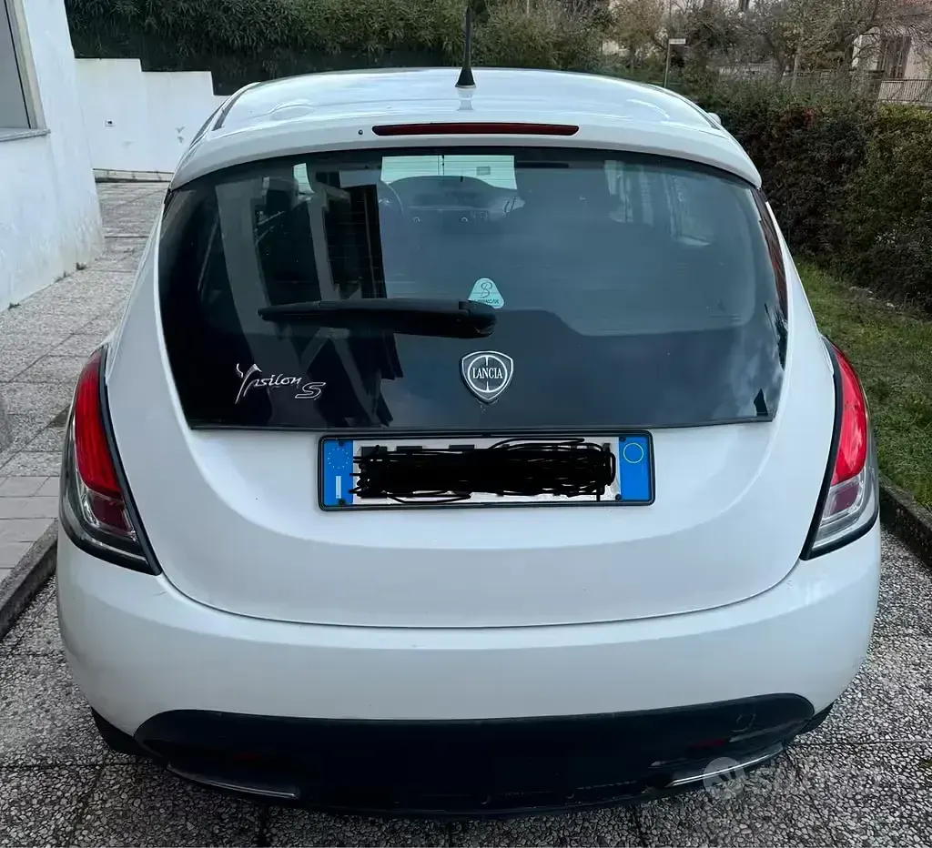Usata Lancia Ypsilon 69 CV (50 kW) 2014 Bianco Utilitaria