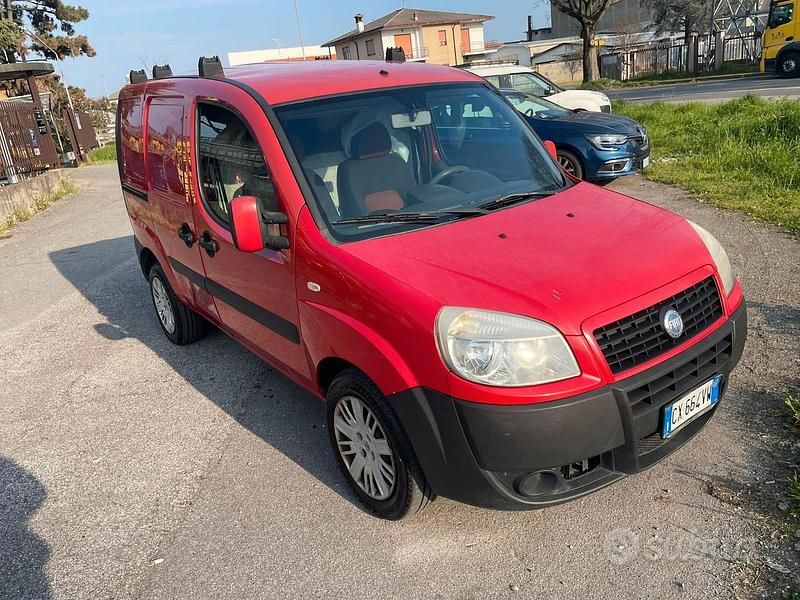 Usata Fiat Doblò 75 CV (55 kW) 2005 Rosso Monovolume