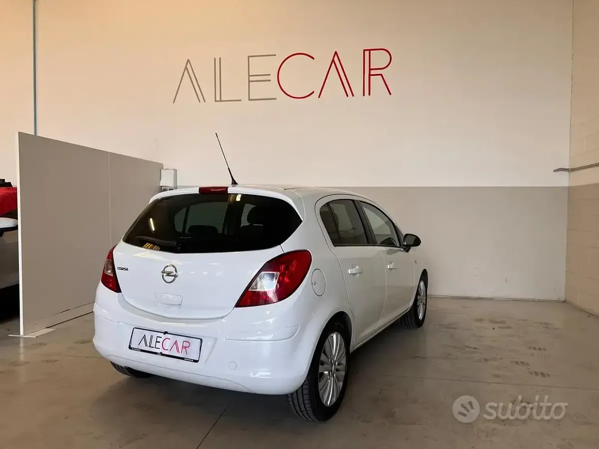 Usata Opel Corsa Edition 86 CV (63 kW) 2014 Bianco Utilitaria
