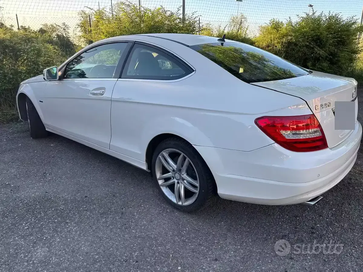 Usata Mercedes C220 170 CV (125 kW) 2011 Bianco Coupé
