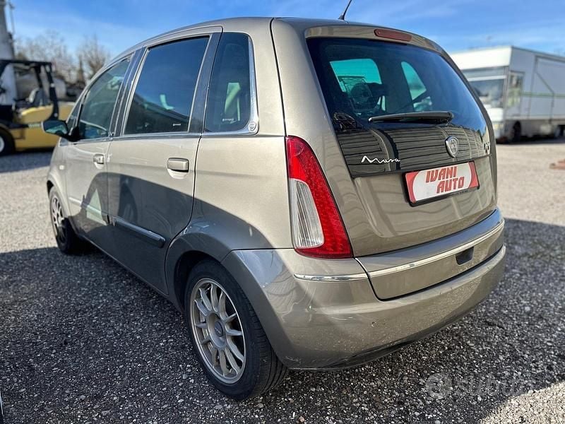Usata Lancia Musa 90 CV (66 kW) 2008 Marrone Monovolume