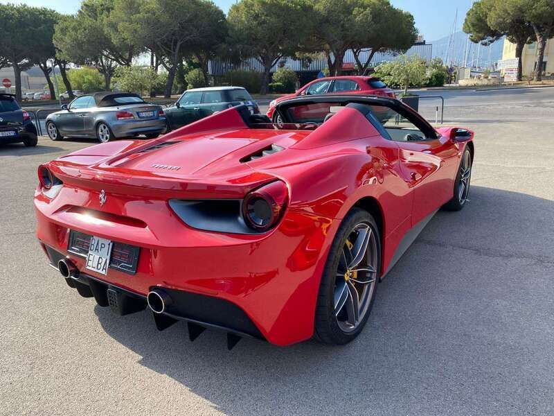 Usata Ferrari 488 670 CV (492 kW) 2023 Rosso Cabrio
