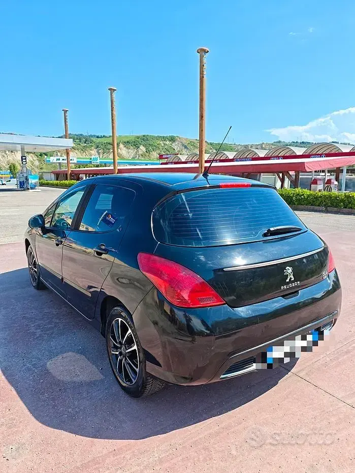 Usata Peugeot 308 Active 112 CV (82 kW) 2012 Nero Berlina