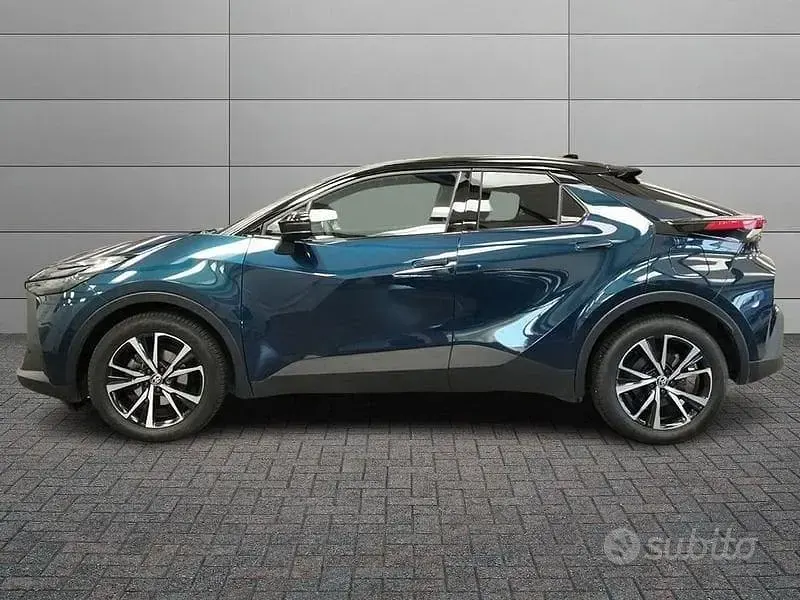 Usata Toyota C-HR Trend 140 CV (102 kW) 2024 Blu SUV
