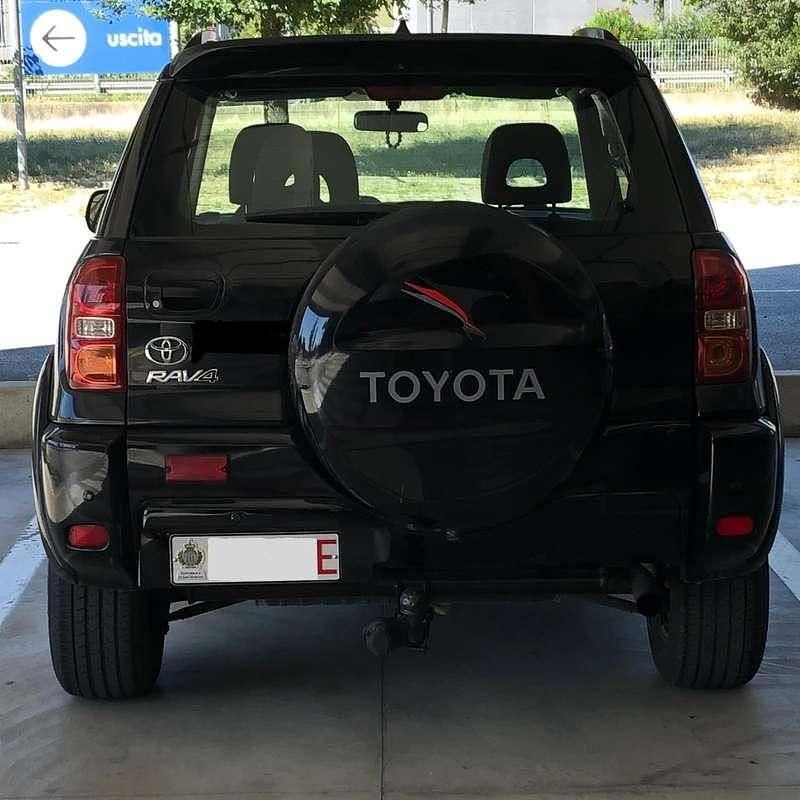Usata Toyota RAV4 116 CV (85 kW) 2005 Nero SUV