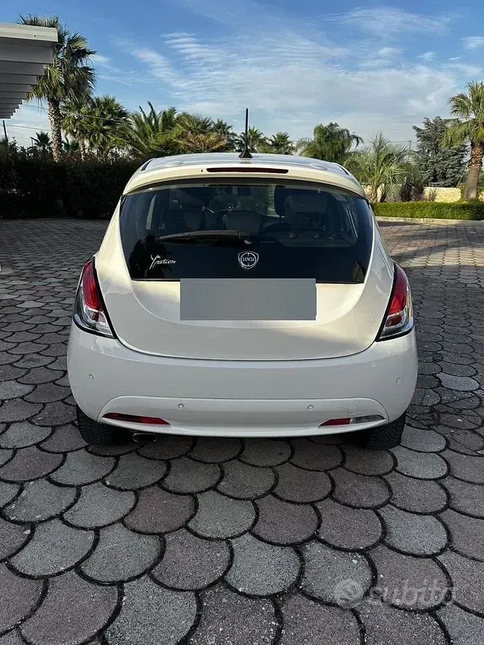 Usata Lancia Ypsilon 69 CV (50 kW) 2022 Bianco Utilitaria