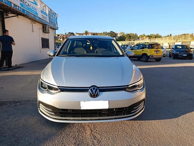Usata VW Golf VIII Life 110 CV (80 kW) 2024 Grigio Berlina