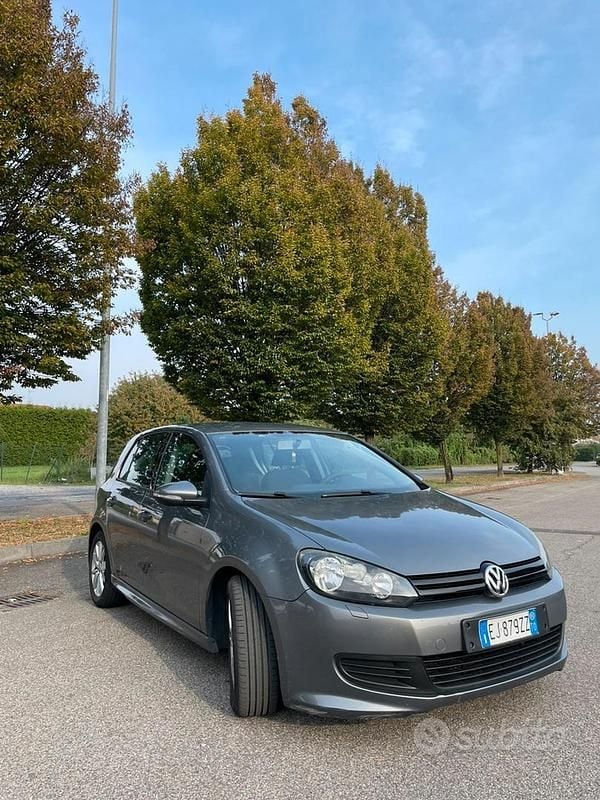 Grigio Usata 2011 VW Golf VI Edition Due volumi | 4300 € (Super prezzo) - Immagine 1/4