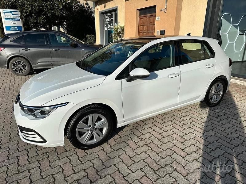 Usata VW Golf VIII Executive 150 CV (110 kW) 2020 Bianco Station wagon