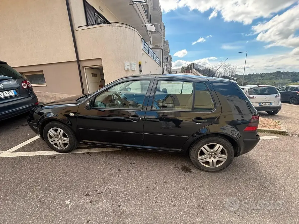 Usata VW Golf IV 90 CV (66 kW) 2003 Nero Berlina