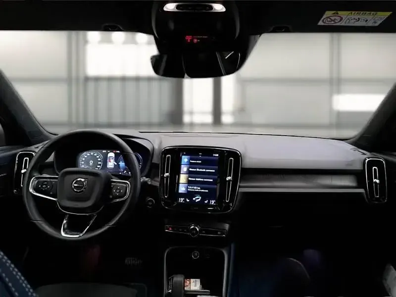 Usata Volvo XC40 Ultimate 129 CV (94 kW) 2023 Fjord blue metallizzato SUV