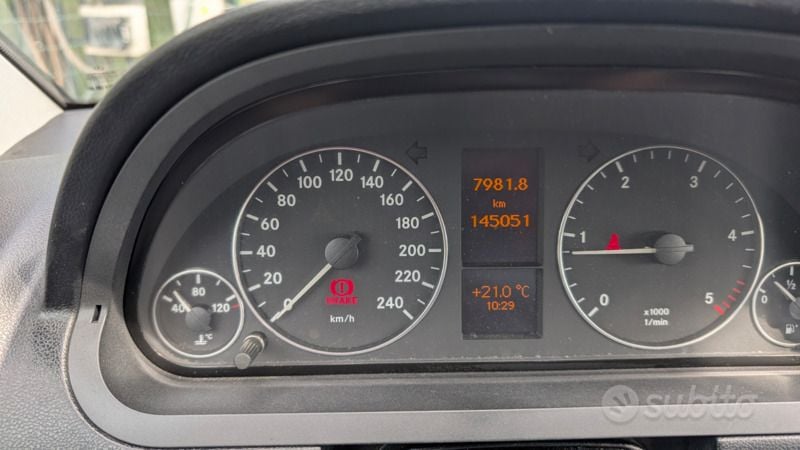 Usata Mercedes A180 Elegance 109 CV (80 kW) 2011 Nero Berlina