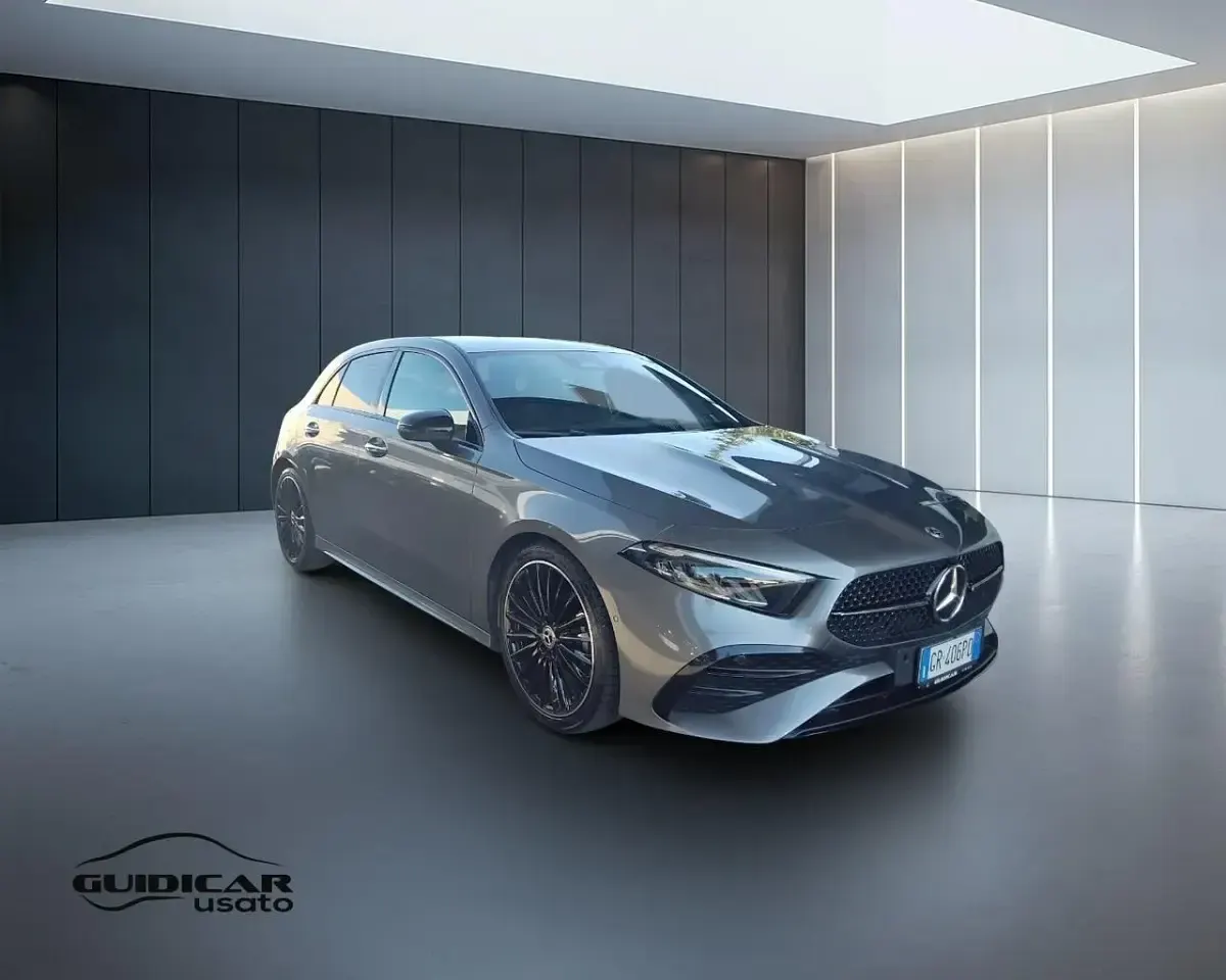 Usata Mercedes A180 Advanced Plus 116 CV (85 kW) 2023 Grigio metallizzato scuro Berlina