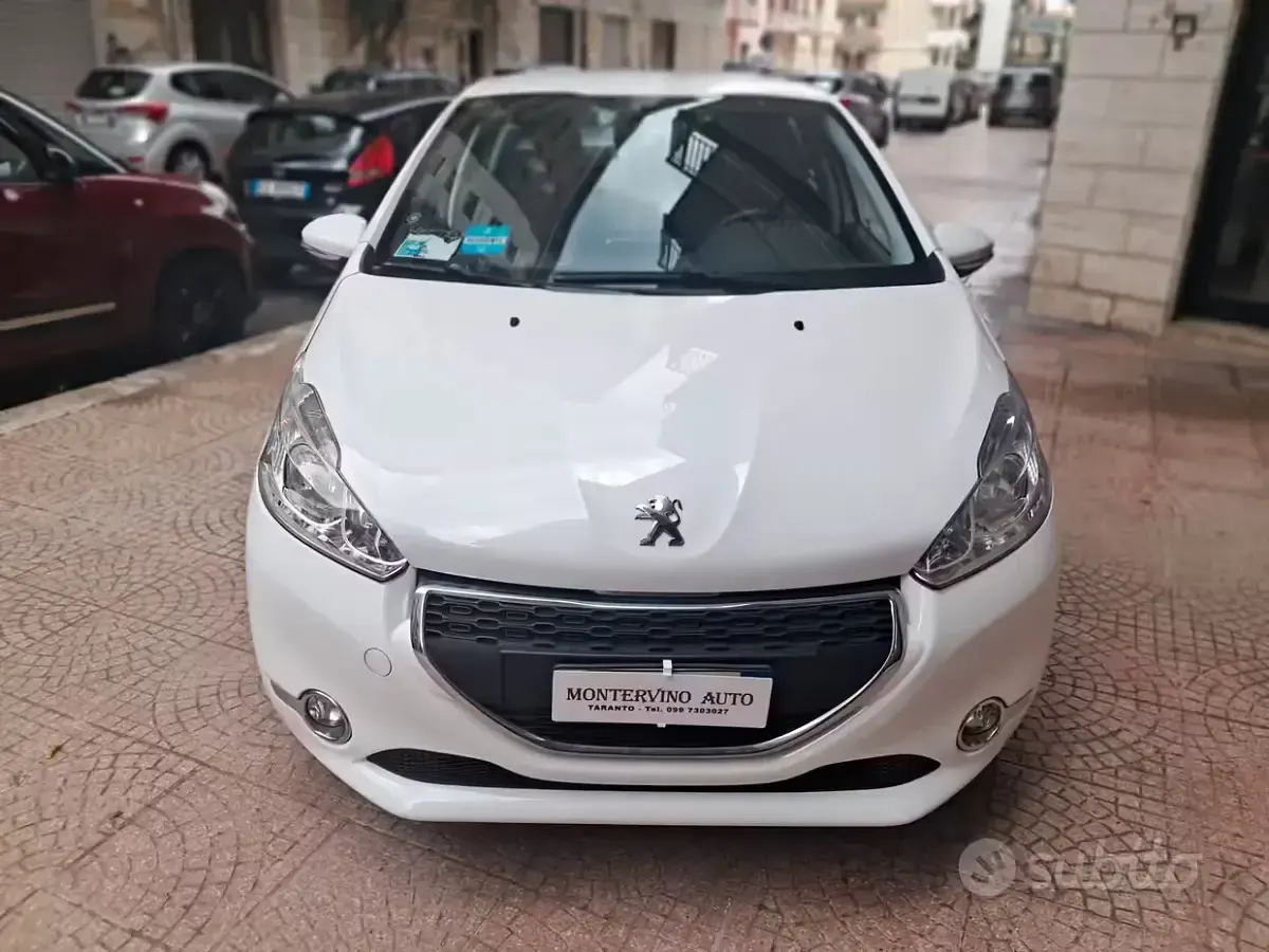 Usata Peugeot 208 68 CV (50 kW) 2013 Bianco Utilitaria