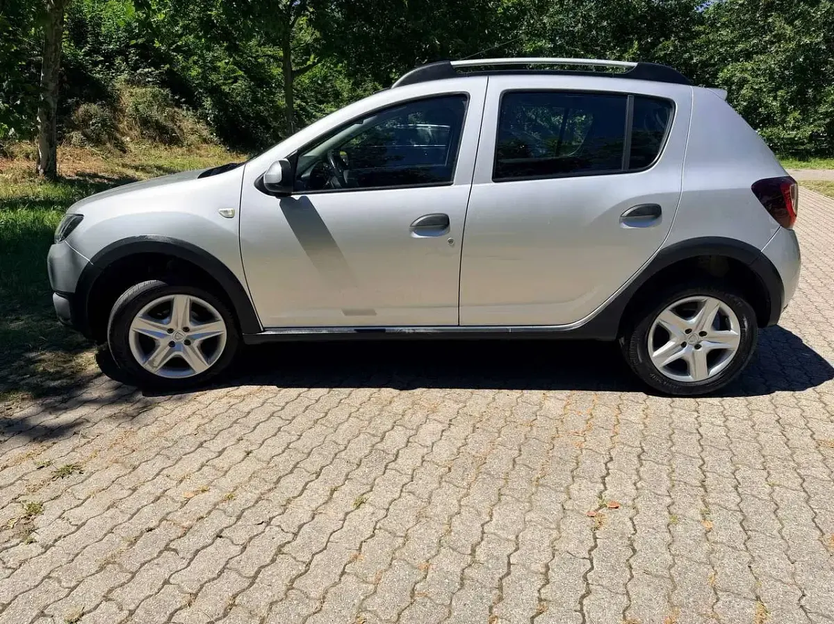 Usata Dacia Sandero Prestige 90 CV (66 kW) 2013 Argento Berlina