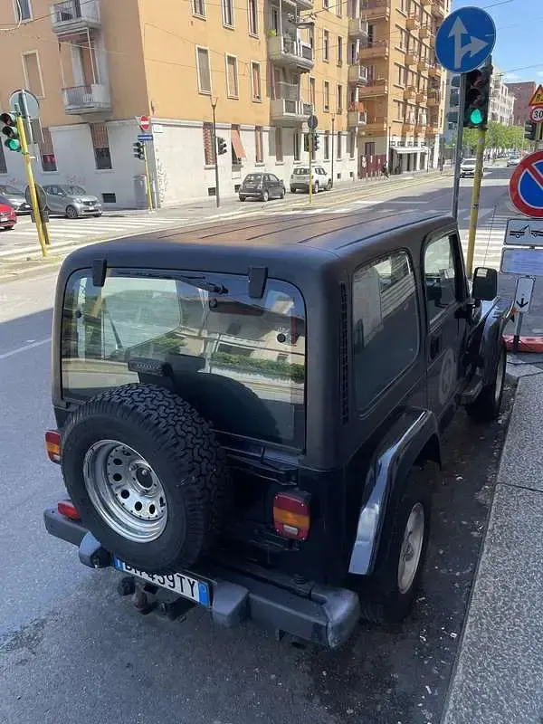 Usata Jeep Wrangler Sport 118 CV (86 kW) 1999 Nero SUV