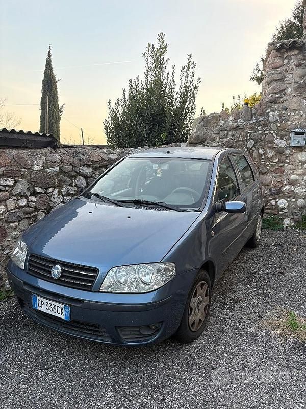 Usata Fiat Punto 60 CV (44 kW) 2004 Utilitaria