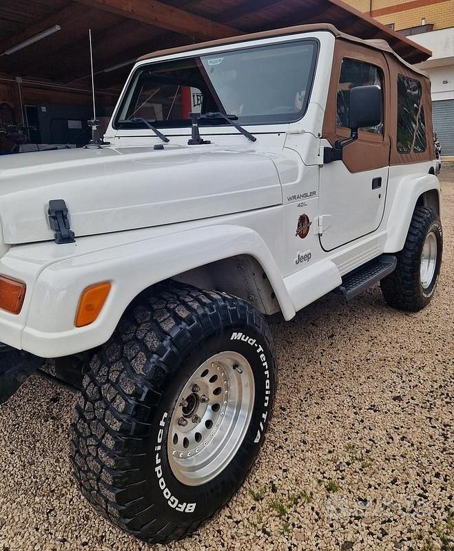 Usata Jeep Wrangler 1998 Bianco SUV