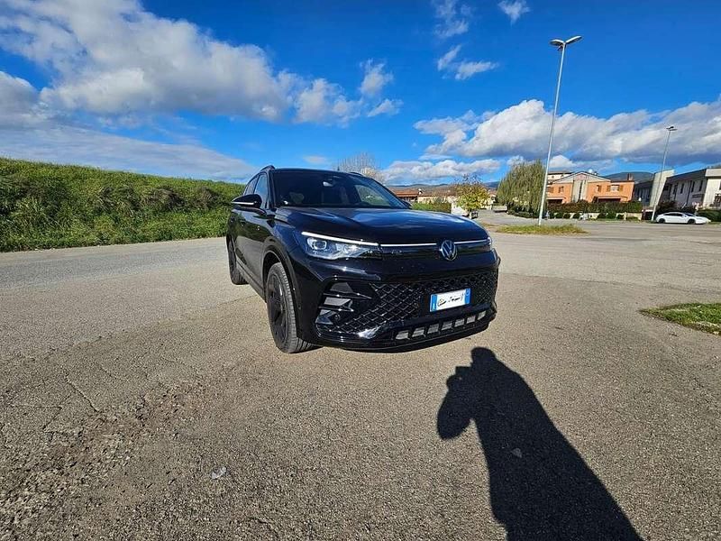 Usata VW Tiguan R-line 193 CV (141 kW) 2024 Nero SUV