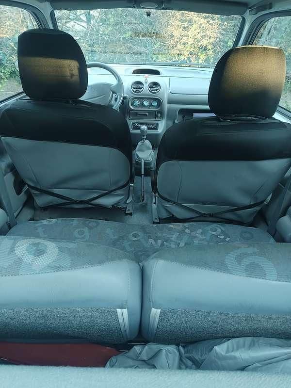 Usata Renault Twingo 58 CV (42 kW) 2007 Argento Utilitaria
