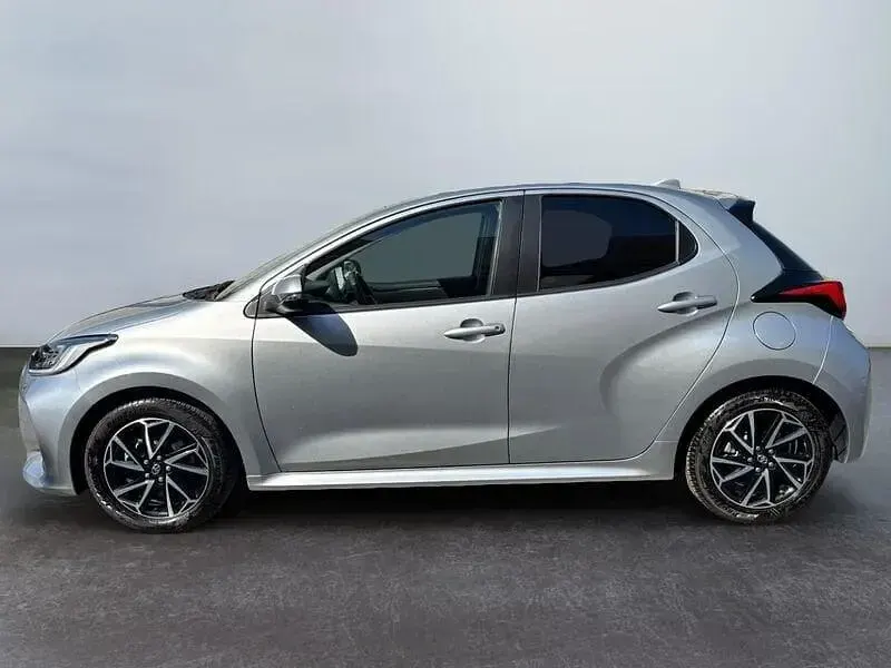 Usata Toyota Yaris Hybrid Trend 116 CV (85 kW) 2022 Argento Berlina